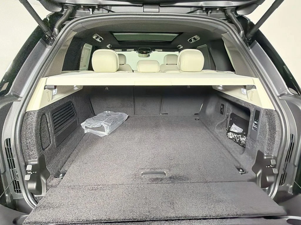 New 2026 Eiger Grey Land Rover SE image 28