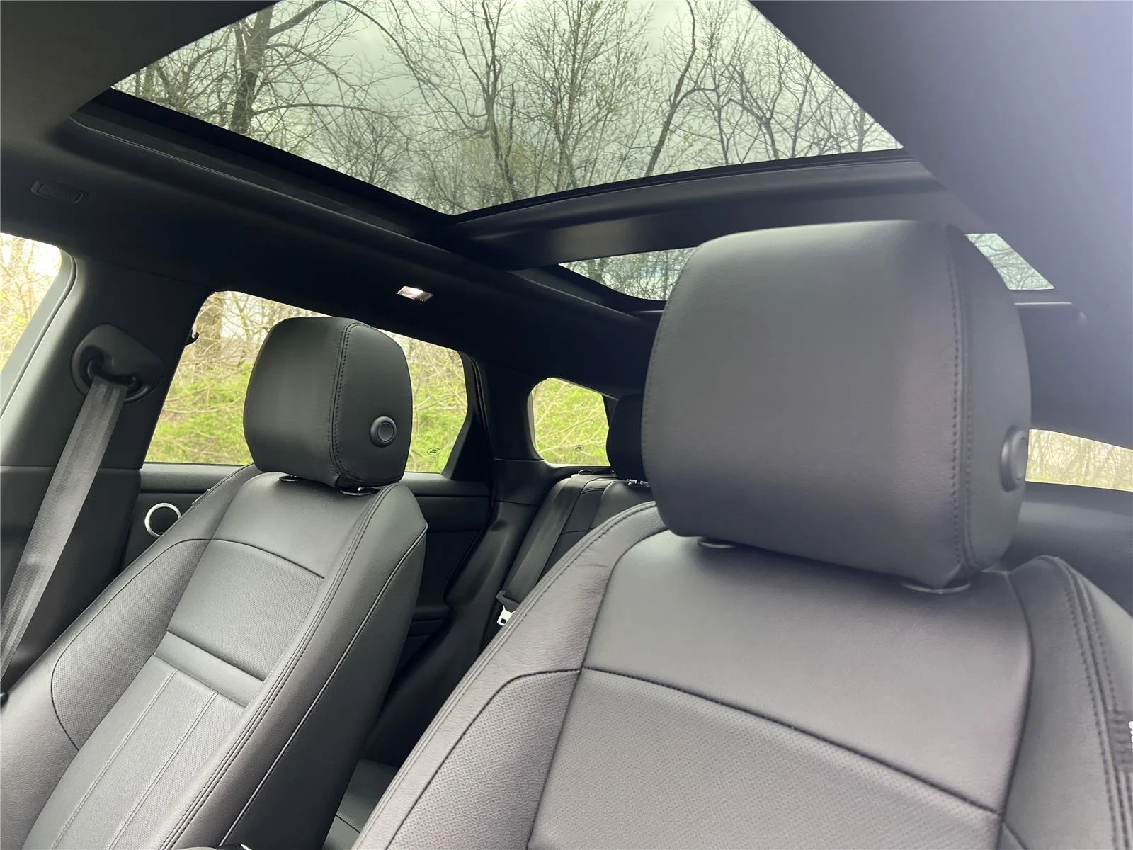 New 2026 Eiger Grey Land Rover Dynamic SE image 25