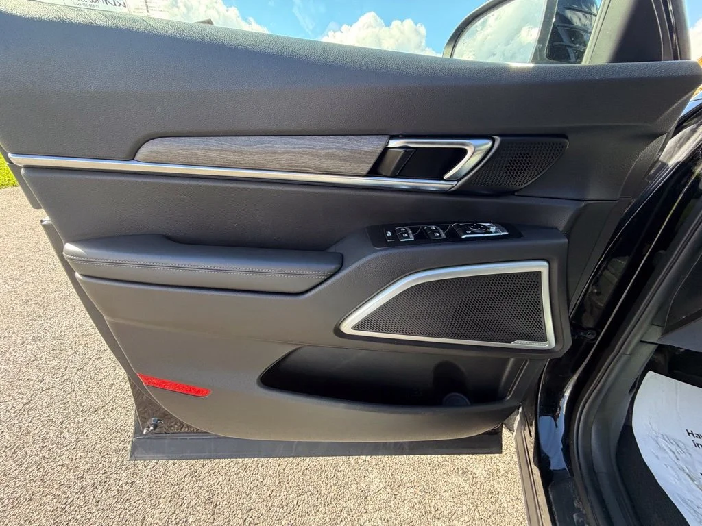 Used 2022 Black Kia EX image 14