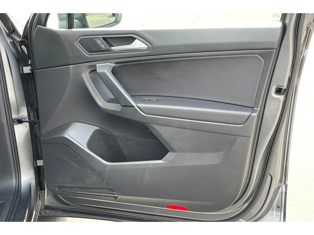 Used 2019 Platinum Gray Metallic Volkswagen SE image 21