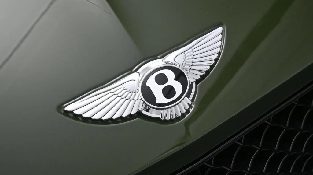Used 2023 Green Bentley Azure image 16