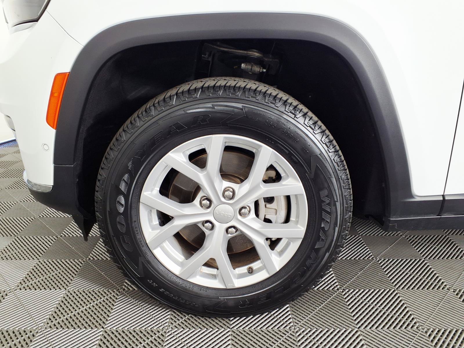 Used 2024 Bright White Clearcoat Jeep Limited image 7