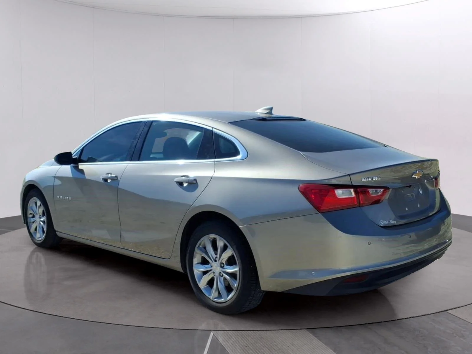 Used 2024 Mineral Gray Metallic Chevrolet 1LT image 3