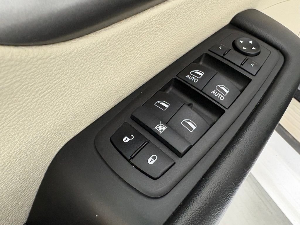 Used 2024 White Chrysler Touring L image 21