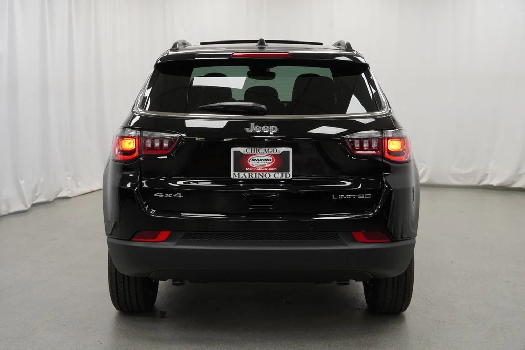 New 2026 Diamond Black Crystal Pearl-Coat Exterior Paint Jeep Limited image 10
