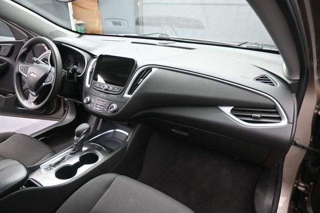 Used 2023 Gray Chevrolet LT image 27