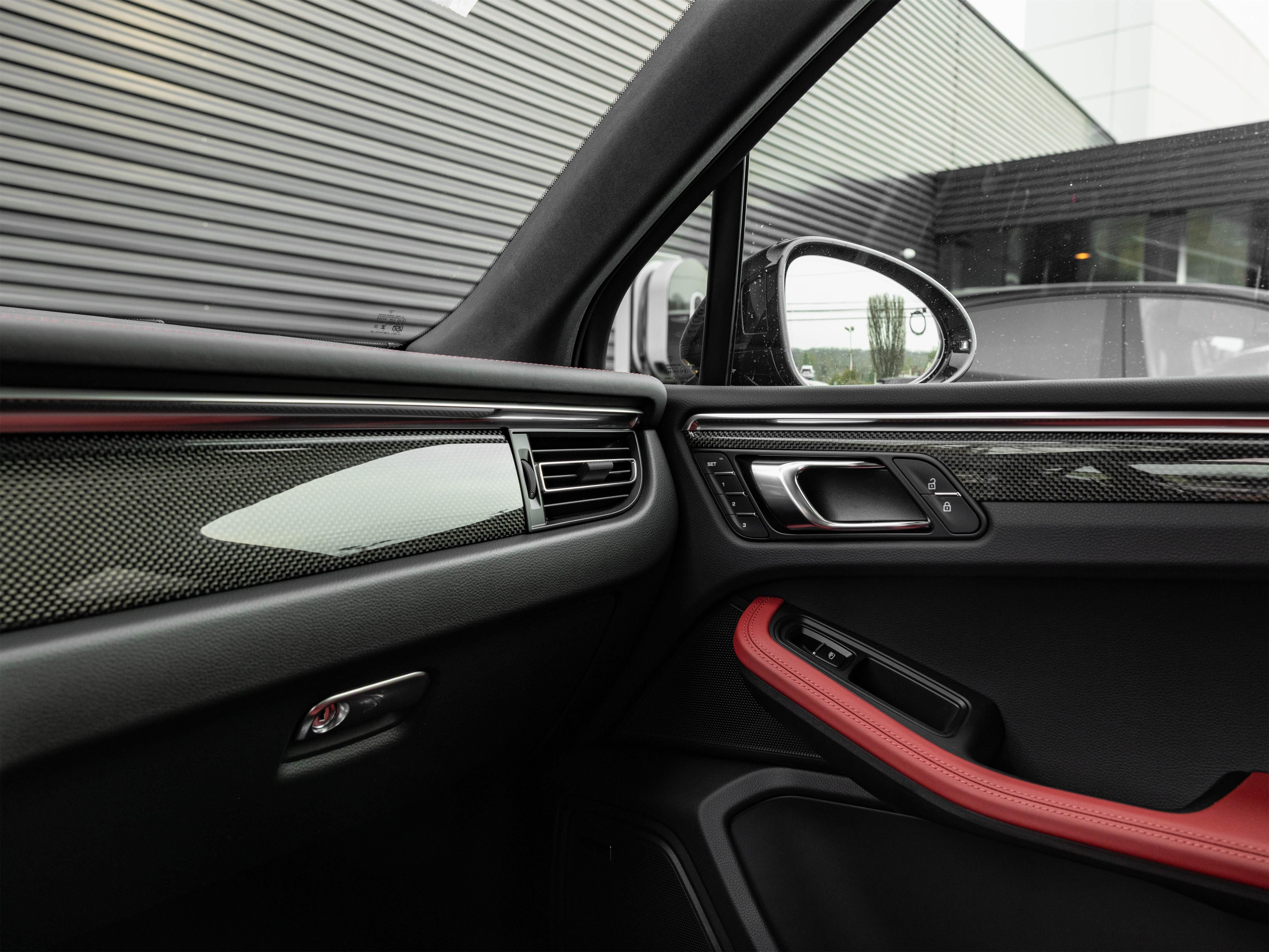 2026 Porsche Macan S - Photo 32