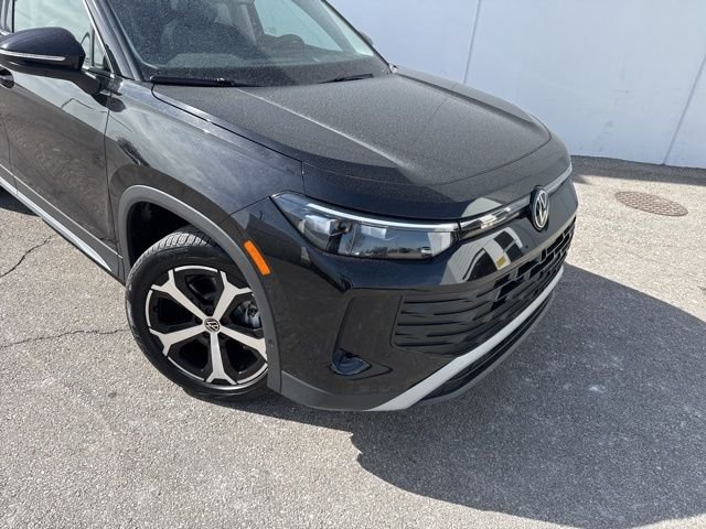 New 2026 Deep Black Volkswagen 2.0T SE image 3