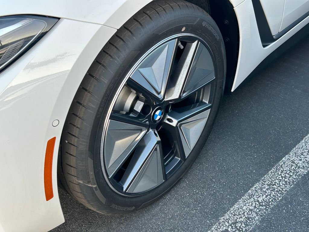 New 2026 Alpine White BMW eDrive40 image 3