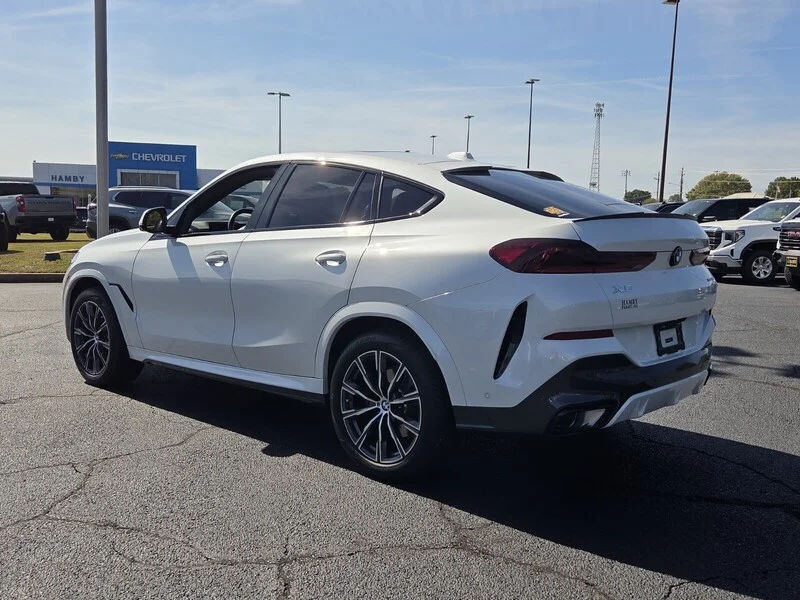 Used 2026 White Metallic BMW XDRIVE40I image 9