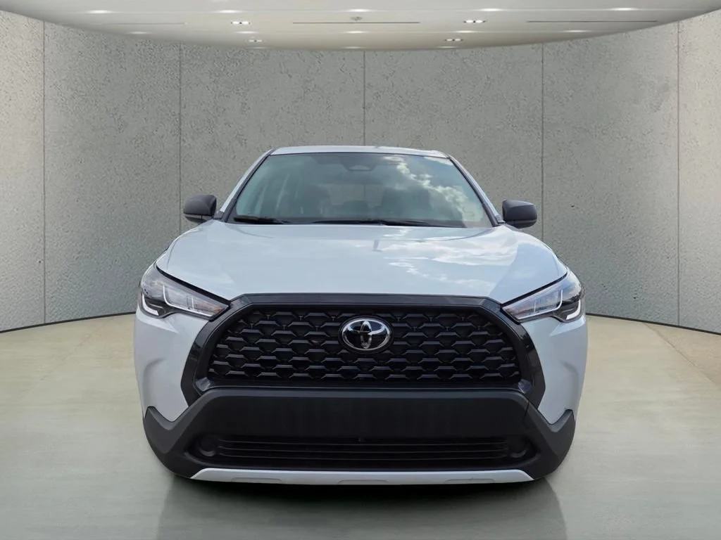 Used 2025 Pearl Toyota L image 12