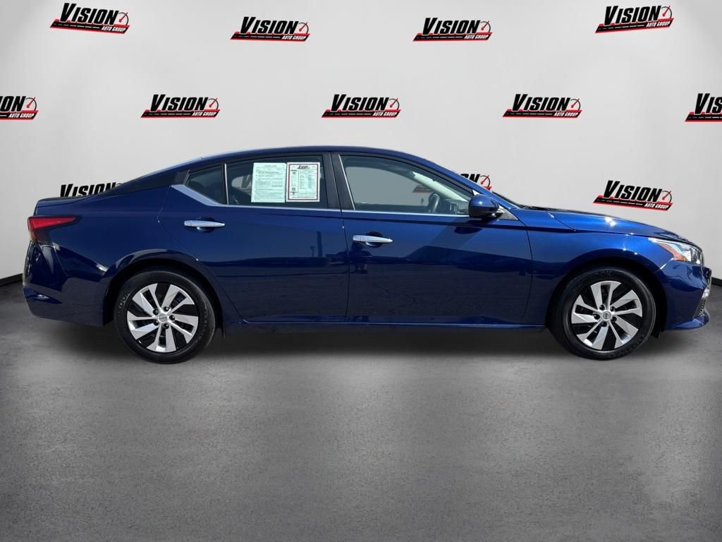 Used 2019 Blue Nissan 2.5 S image 4
