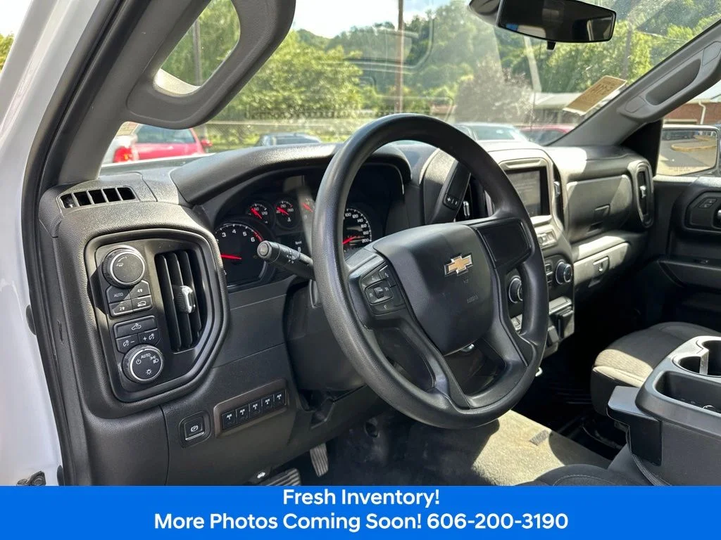 Used 2023  Chevrolet Custom image 12