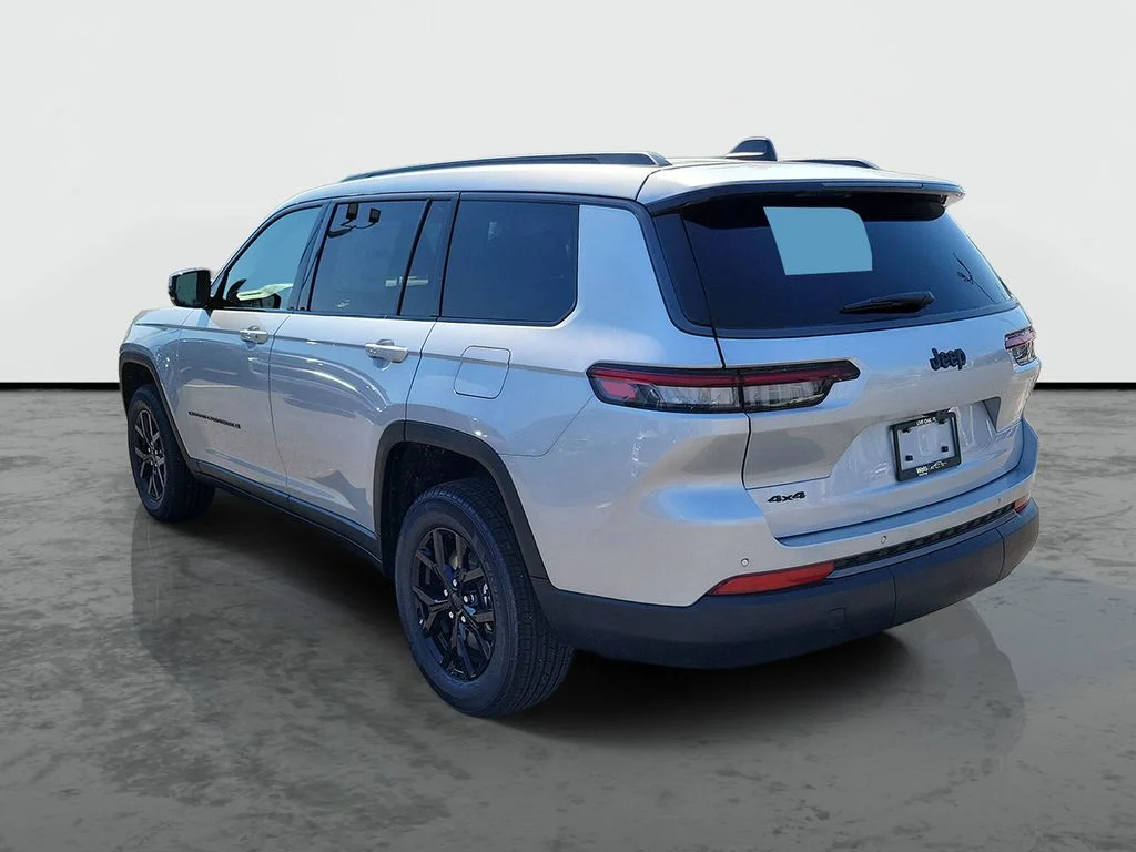 New 2026 Silver Zynith Jeep Altitude image 3