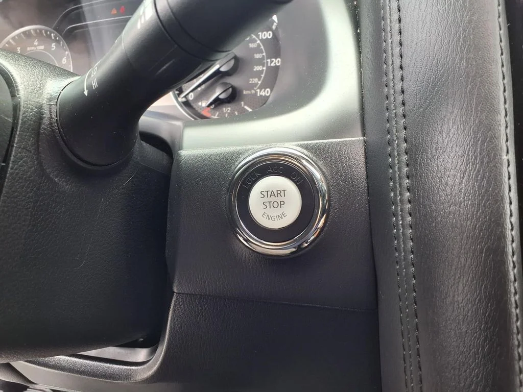 Used 2024 Silver Nissan SL image 8