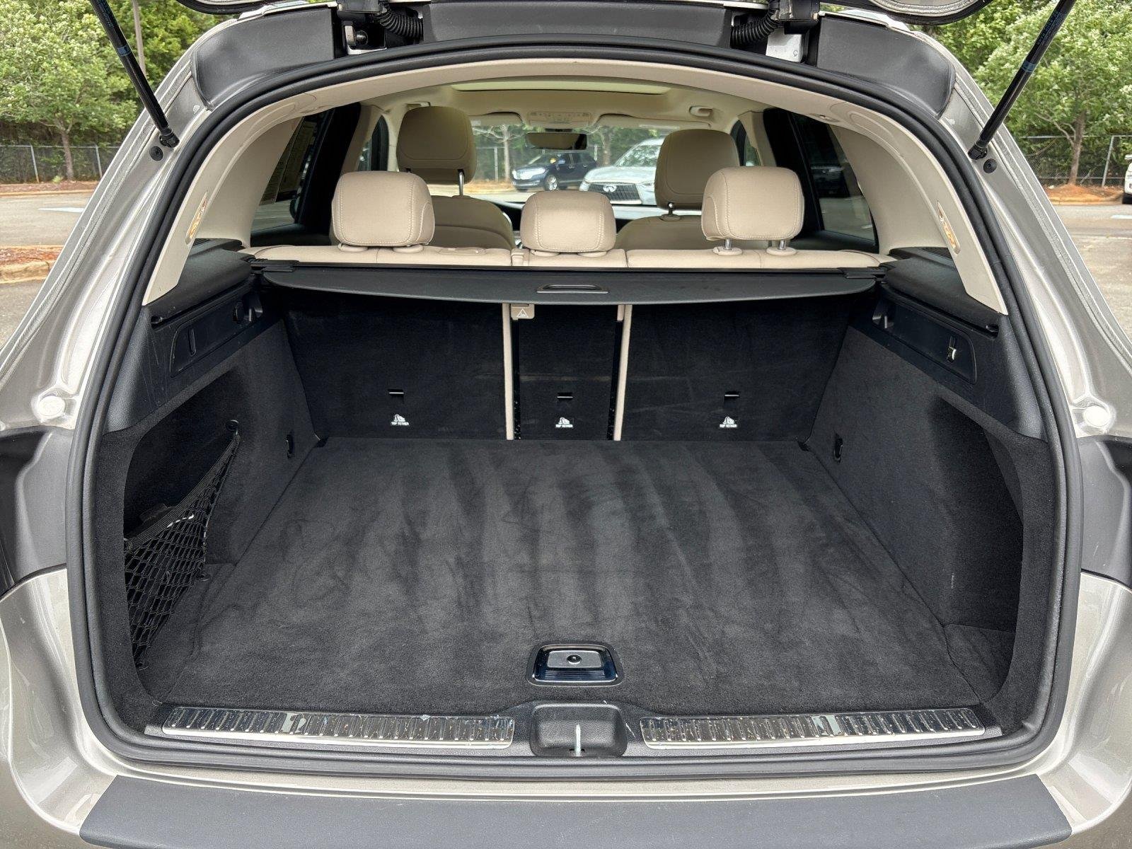 Used 2021 Obsidian Black Metallic Mercedes-Benz GLC 300 image 35