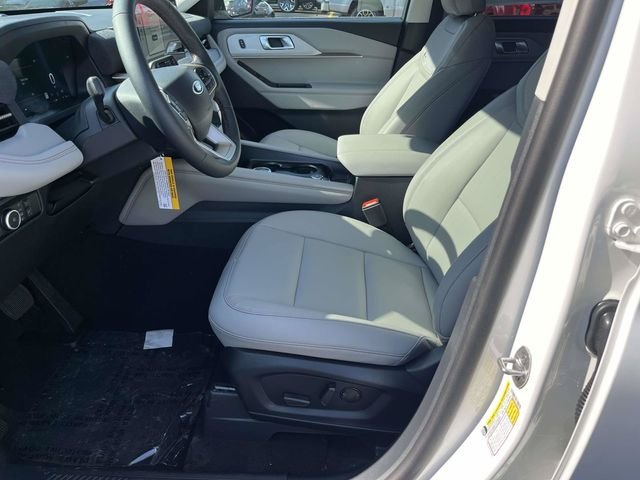 New 2026 Star White Metallic Tri-Coat Ford Active image 9