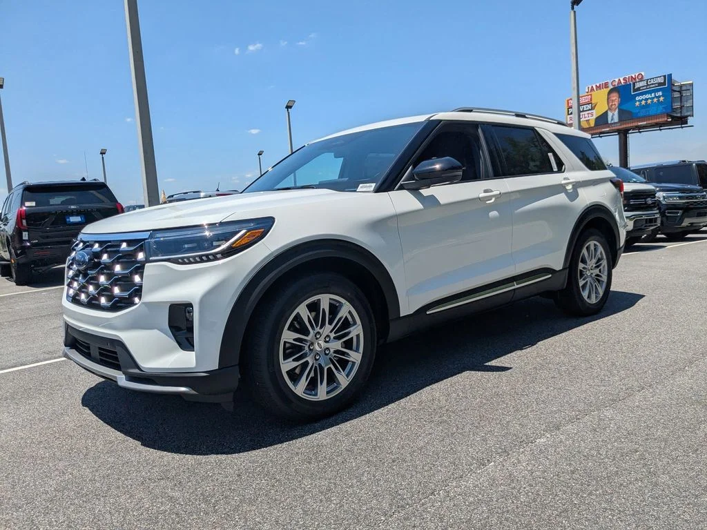 New 2026 Star White Metallic Tri-Coat Ford Platinum image 8