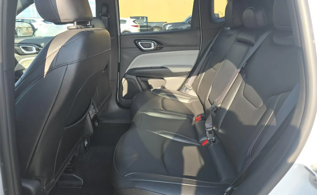 Used 2025 White Jeep Limited image 9