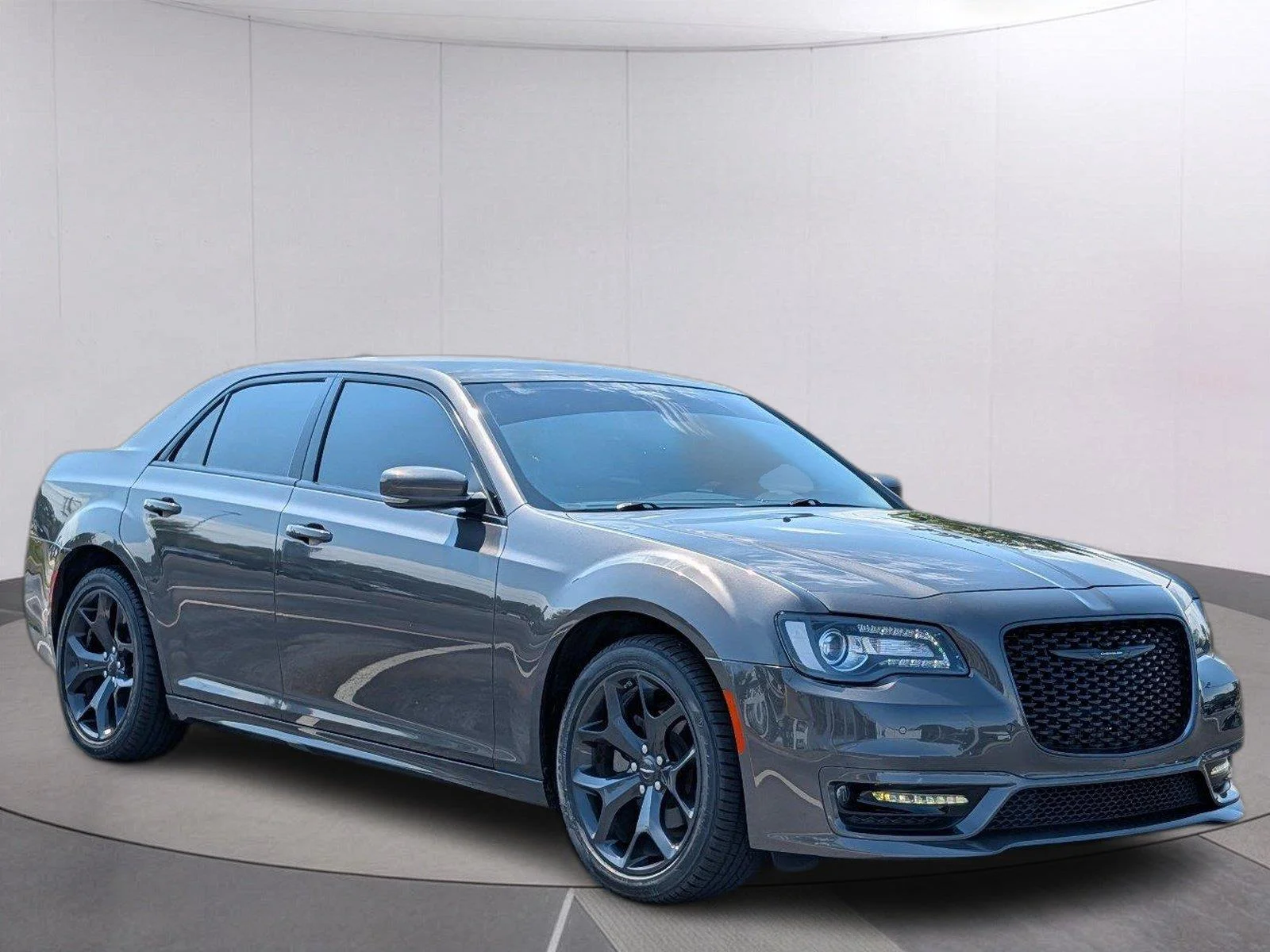 Used 2023 Granite Crystal Metallic Clearcoat Chrysler Touring L image 7