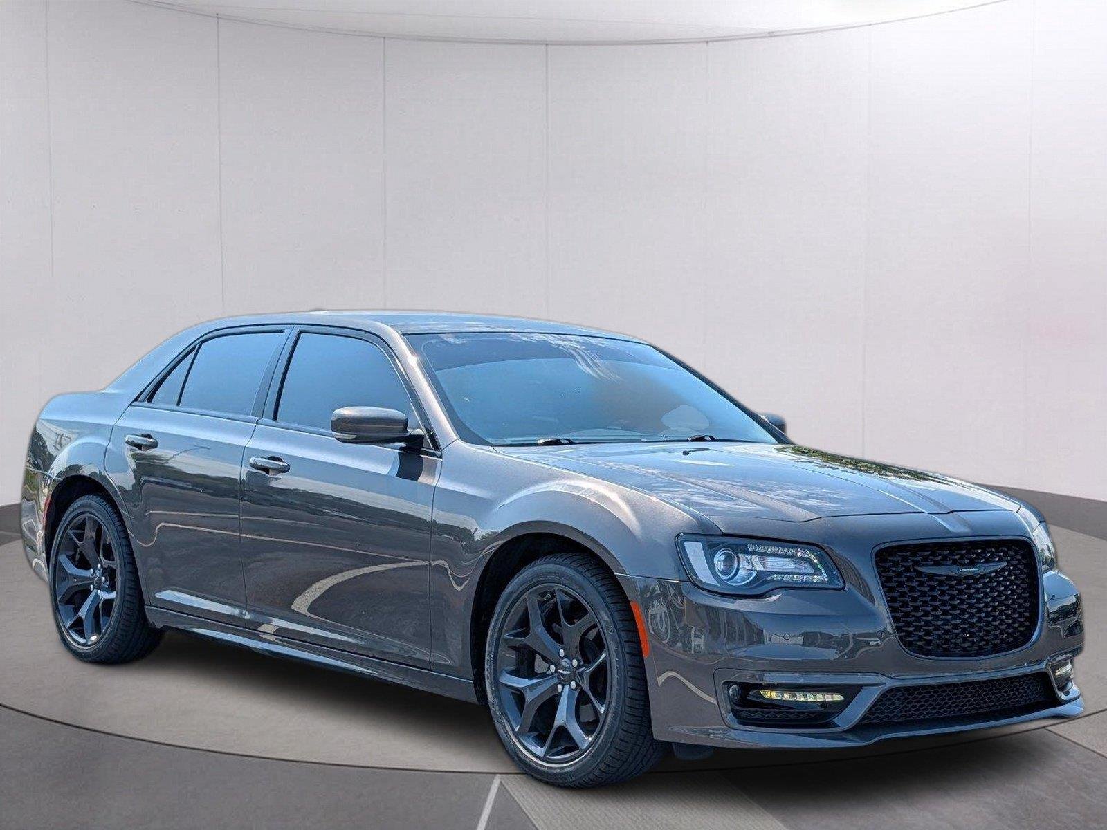 Used 2023 Granite Crystal Metallic Clearcoat Chrysler Touring L image 7