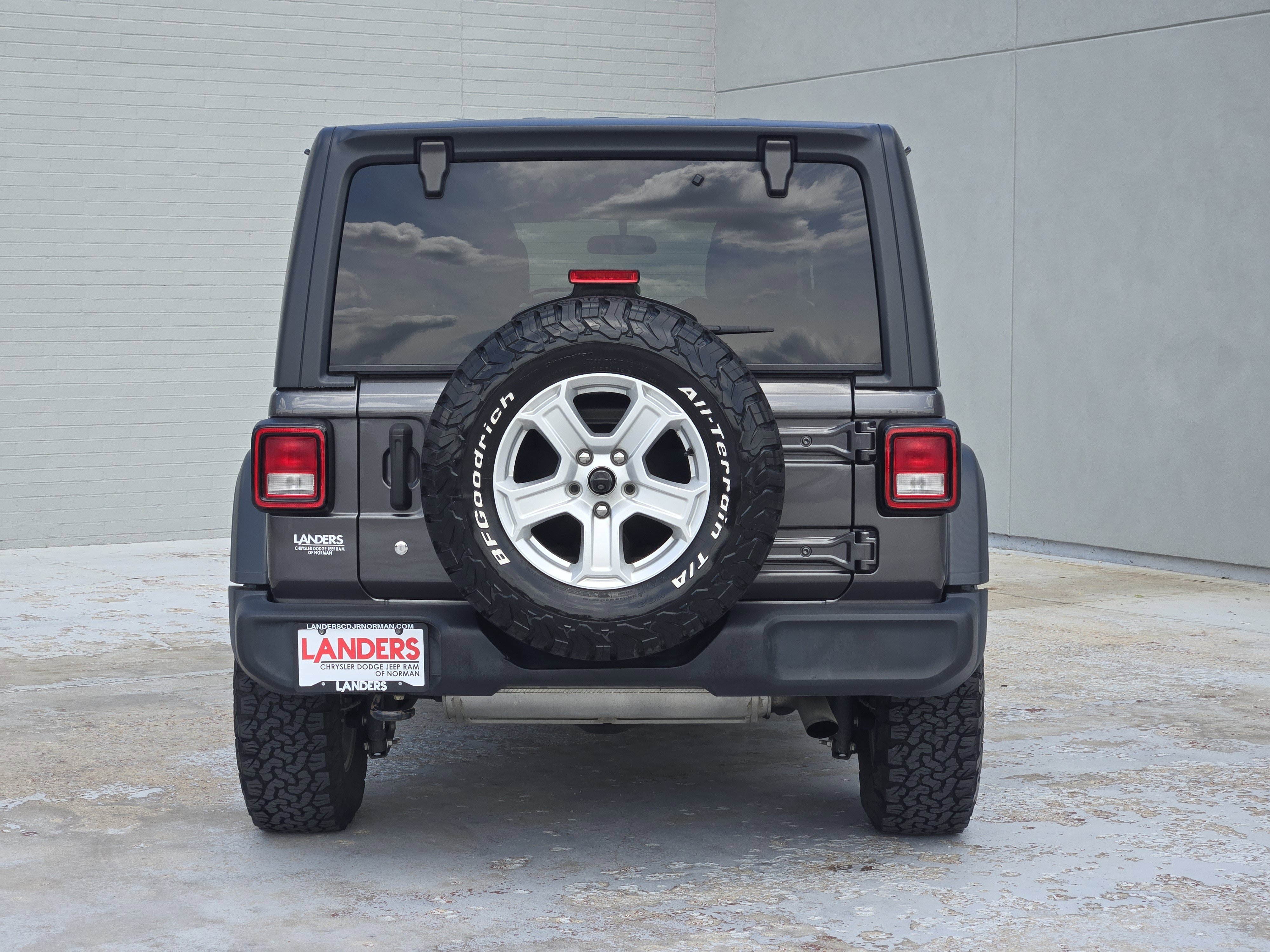 Used 2019 Granite Crystal Metallic Clearcoat Jeep Sport S image 6