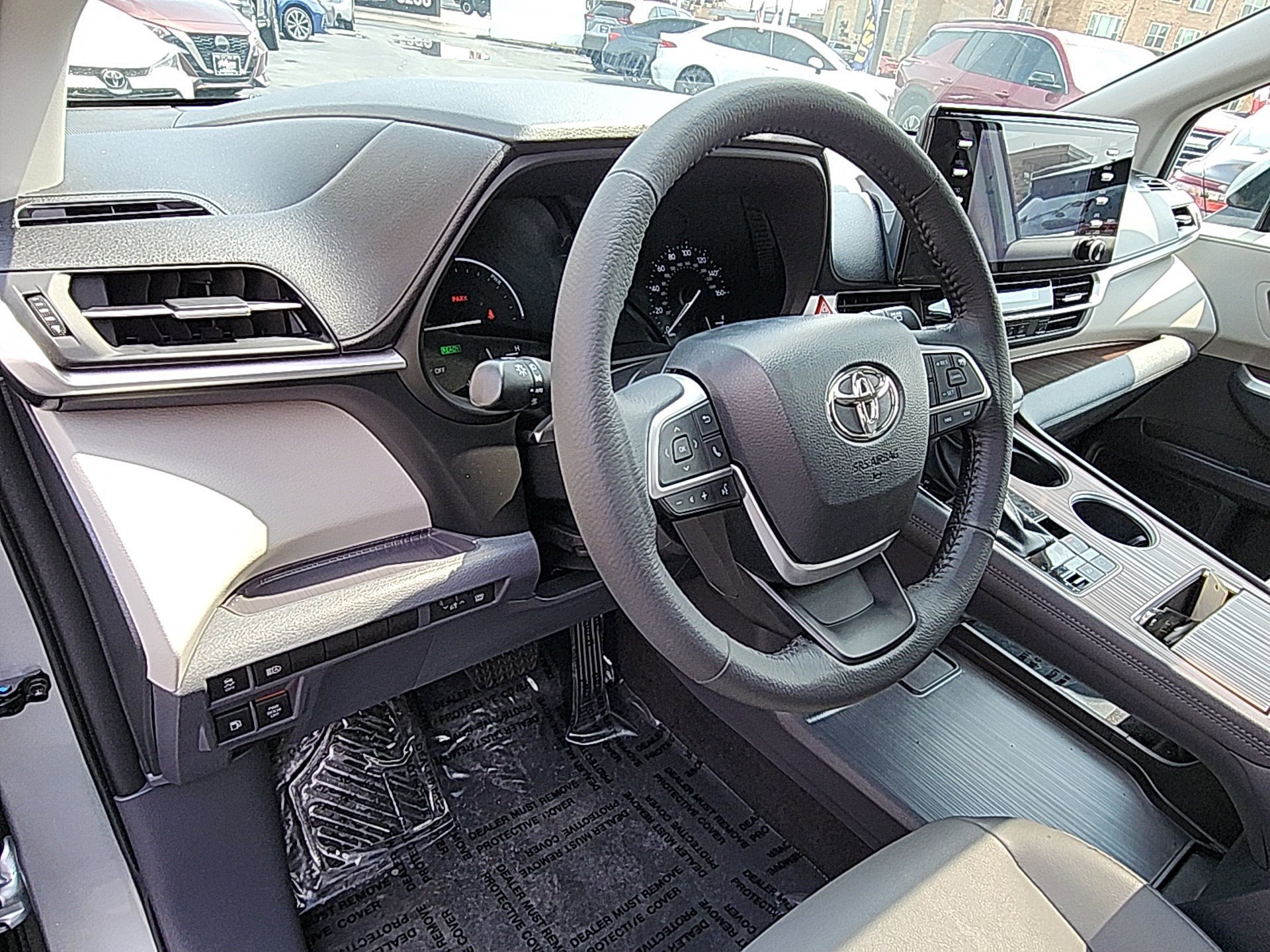 2023 Toyota Sienna XLE - Photo 12