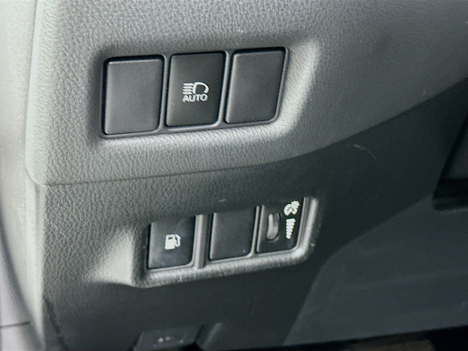 Used 2019 Blizzard Pearl Toyota XLE image 10