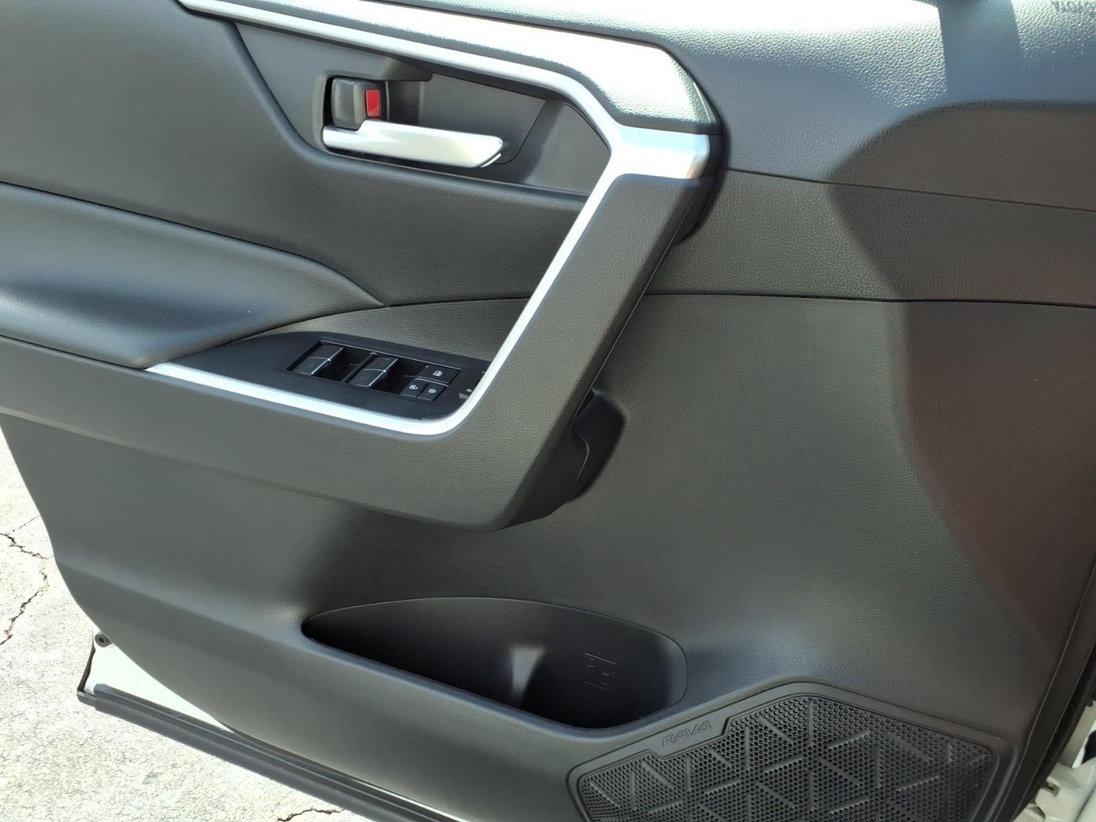 Used 2025 Ice Cap Toyota XLE image 26