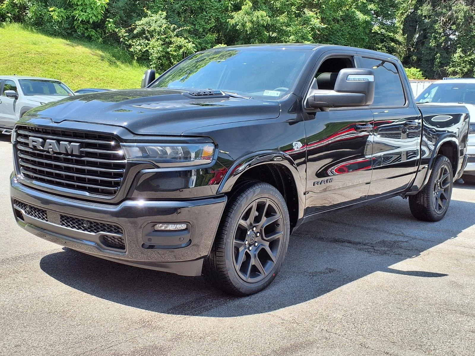 New 2026 Diamond Black Crystal Pearl-Coat Exterior Paint RAM Laramie image 3