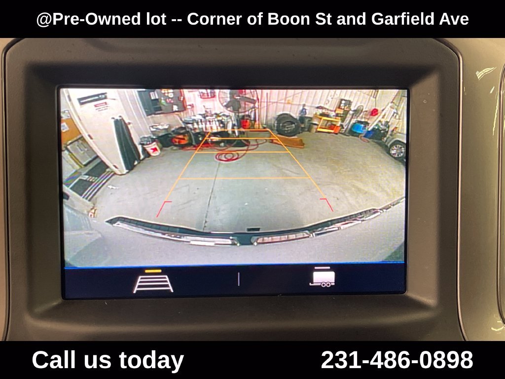 Used 2020 White GMC Base image 23