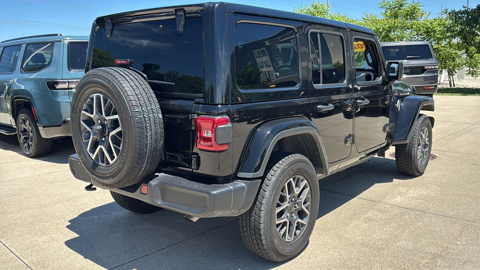 Used 2025 Black Jeep Sahara image 14