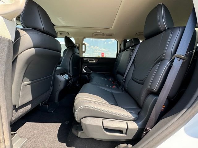 New 2026 RADIANT WHITE INFINITI Luxe 2WD image 33