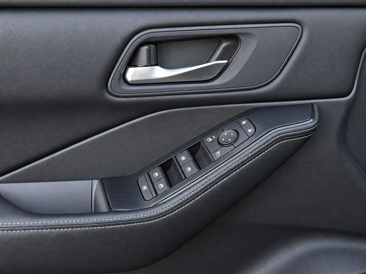 Used 2025  Nissan SV image 11