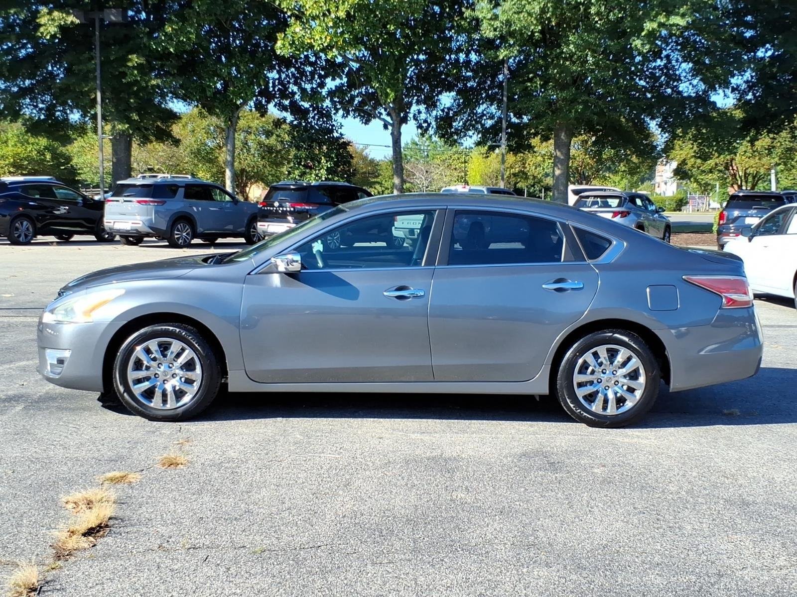 Used 2014 Gun Metallic Nissan 2.5 S image 3