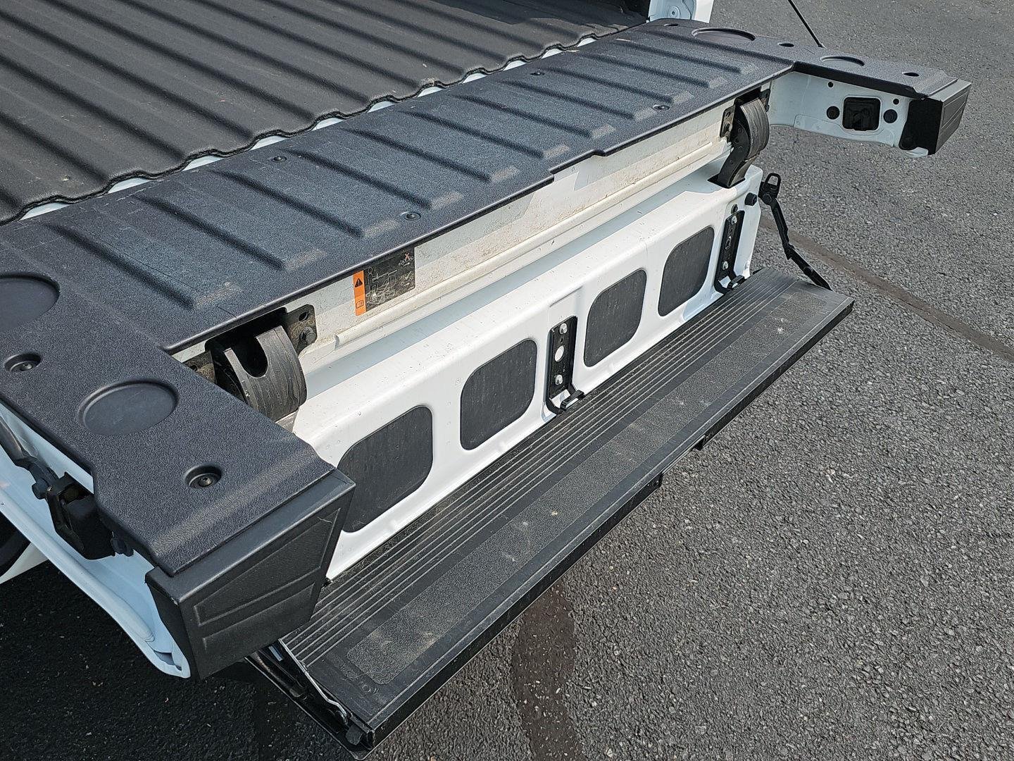 Used 2025 Summit White GMC AT4 image 32