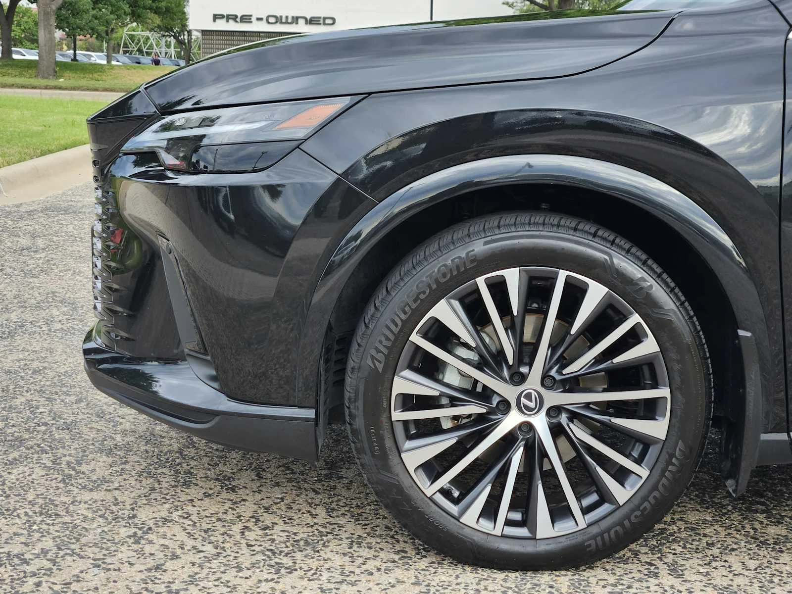Certified Used 2024 GRAPHITE BLACK GF. Lexus Premium Plus image 5