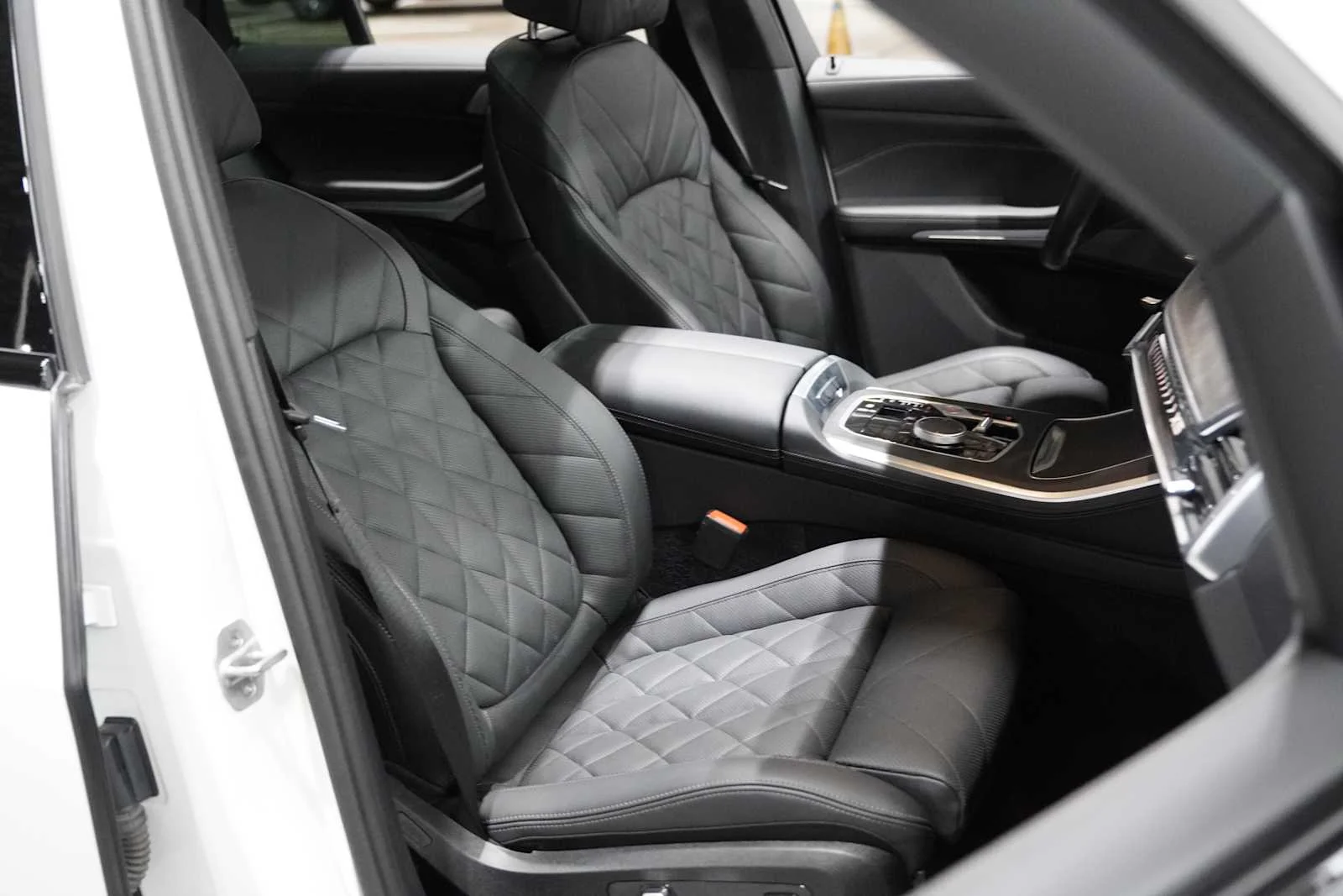 Certified Used 2024 Alpine White BMW xDrive40i image 11