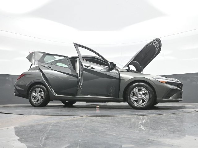 Used 2025 Gray Hyundai SE image 31