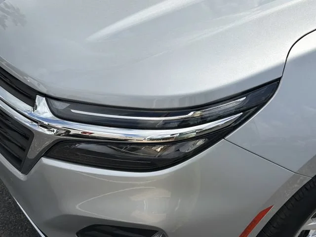 Used 2022 Silver Ice Metallic Chevrolet LT image 9