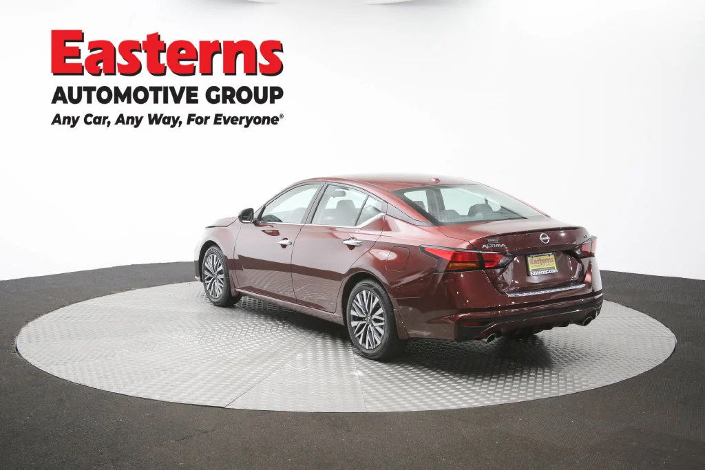 Used 2023 Red Nissan 2.5 SV image 68