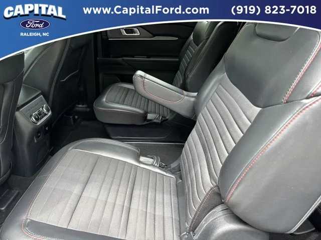 Used 2025 Gray Ford ST-Line image 18