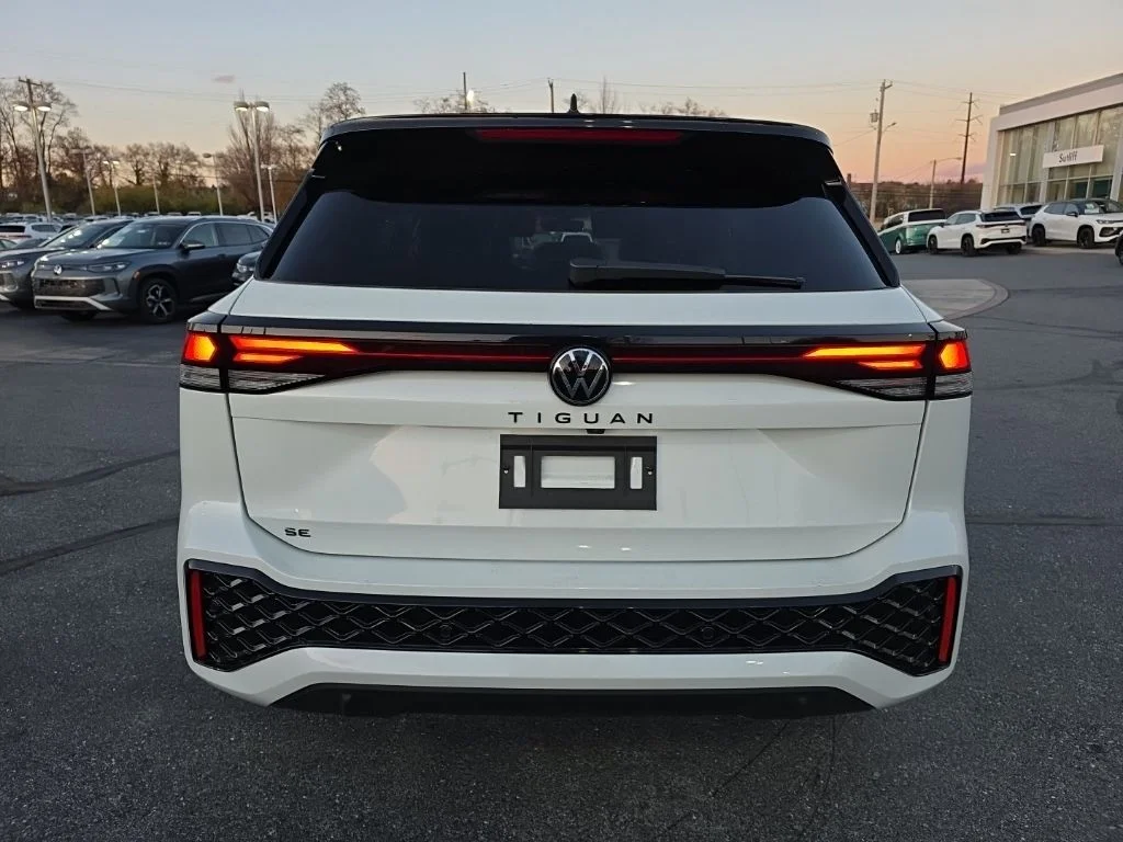 2026 Volkswagen Tiguan SE R-LINE BLACK - Photo 6