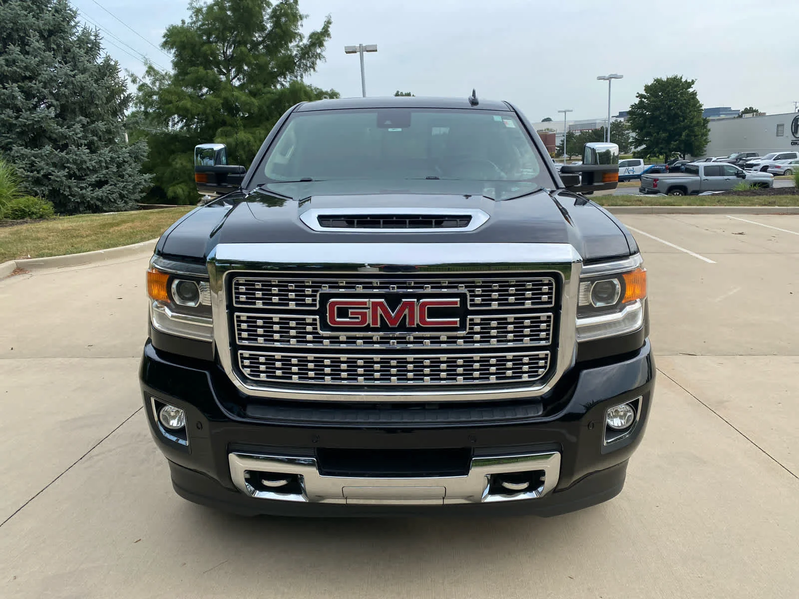 Used 2018 ONYX BLACK GMC Denali image 2