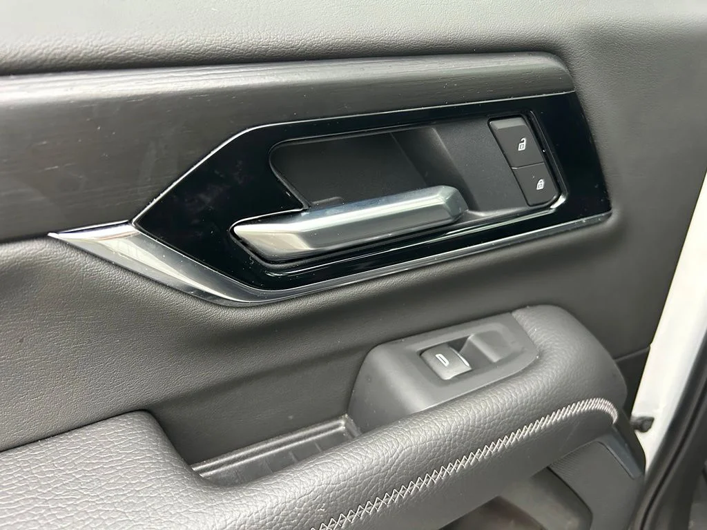 Used 2025 White GMC Denali image 24