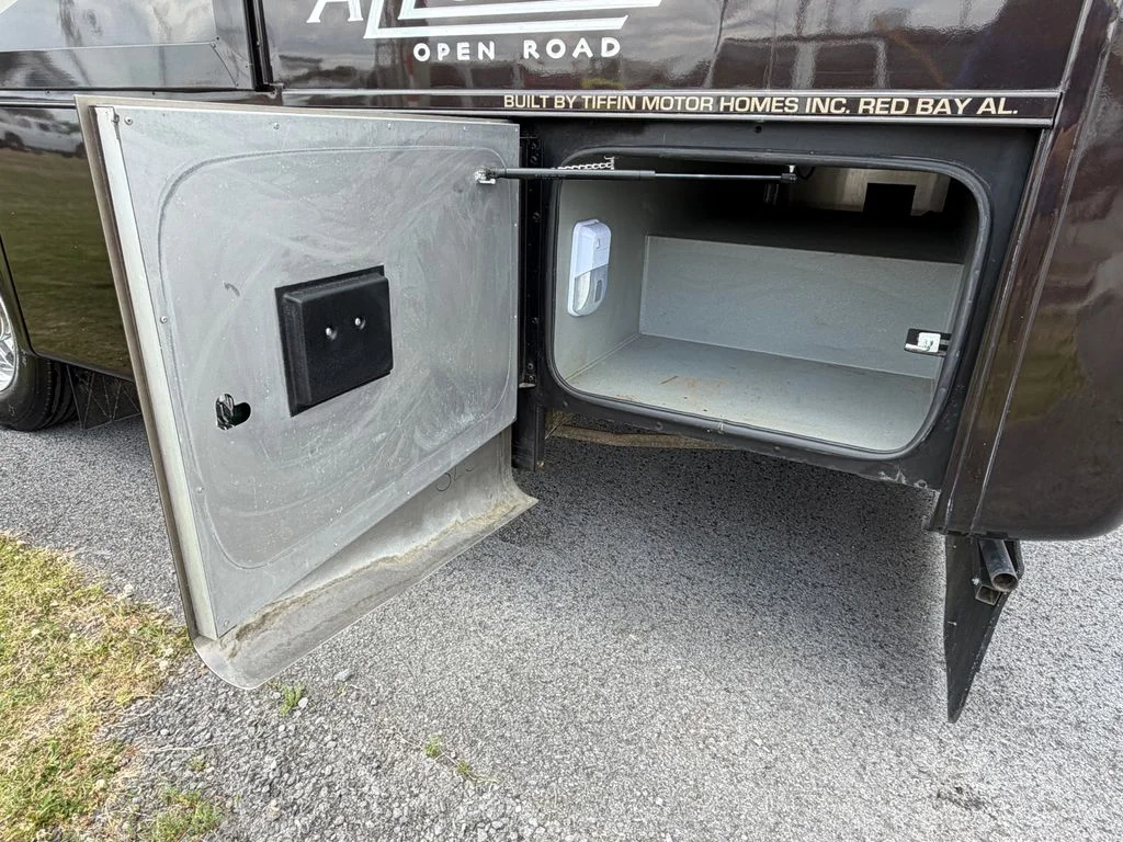 Used 2014  Tiffin  image 22