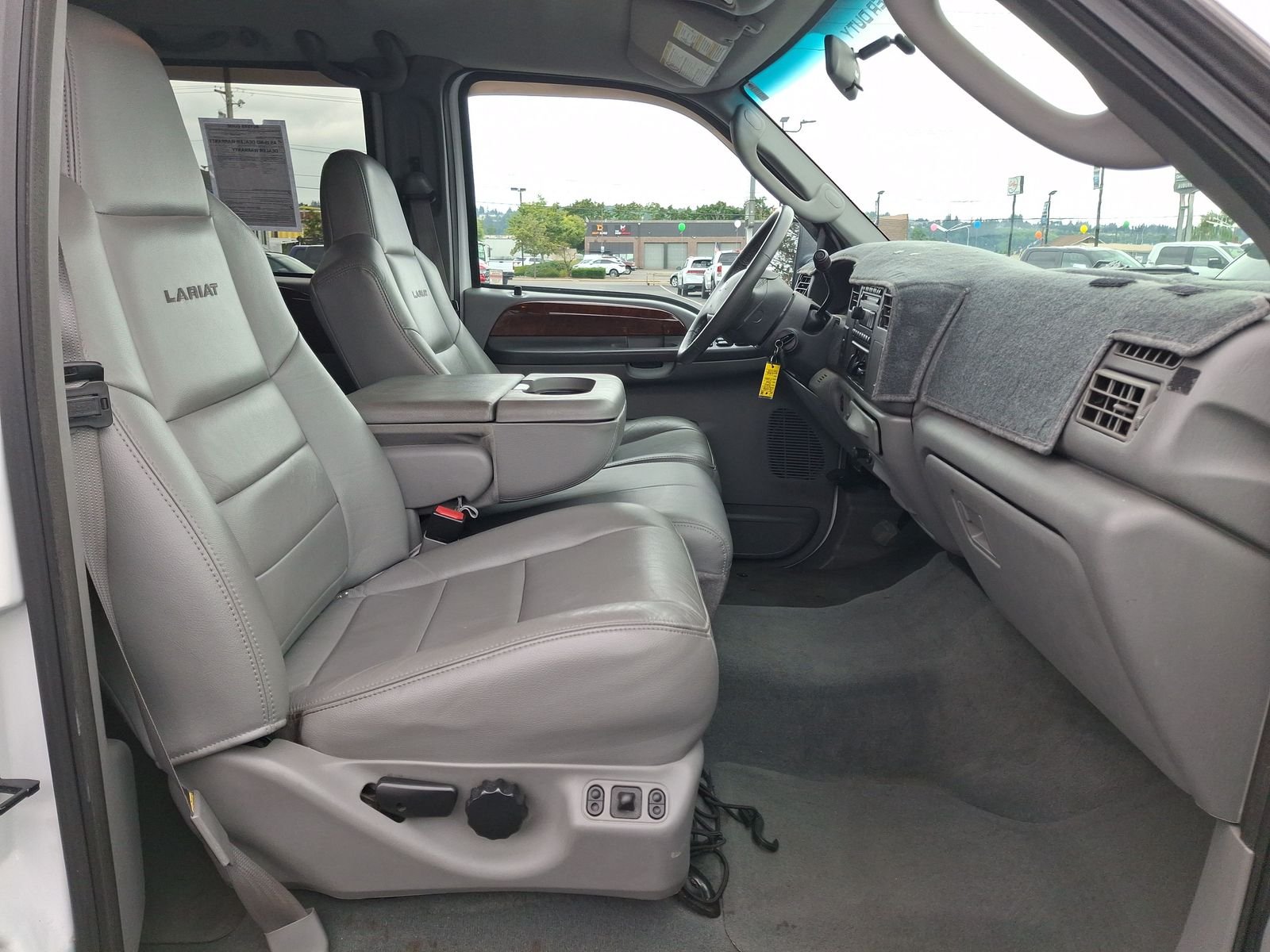 Used 2004 White Ford XL image 20