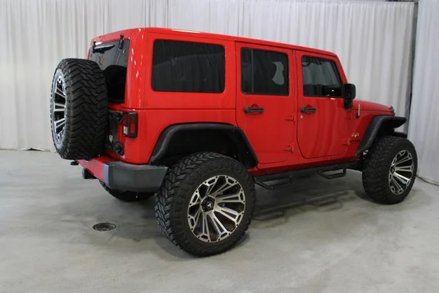 Used 2018 Red Jeep Unlimited Sahara image 33