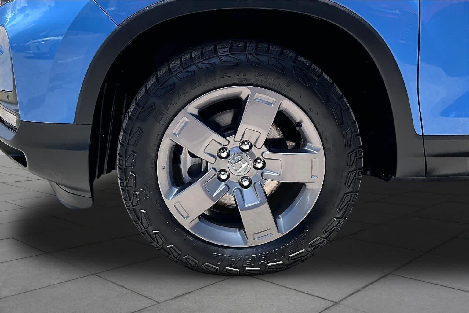 Used 2024 Diffused Sky Pearl Honda TrailSport image 11