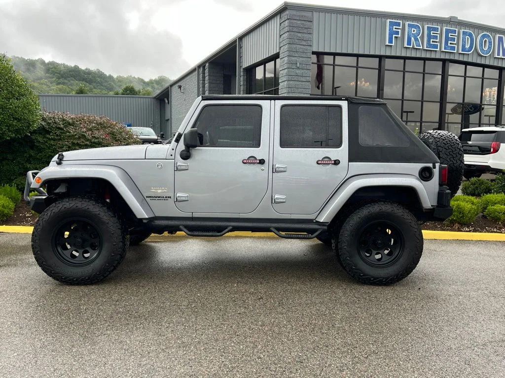 Used 2013 Billet Silver Metallic Jeep Unlimited Sahara image 7